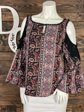 Nikki Erin Floral Cold-Shoulder Boho Top Black Dusty Rose Crochet Lace Small